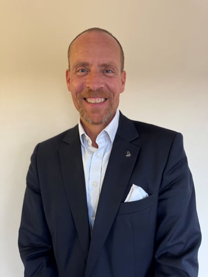 Oliver Diezmann Oliver Diezmann 1. Vorsitzender Strategie, Politik & Verwaltung Presse und Öffentlichkeit